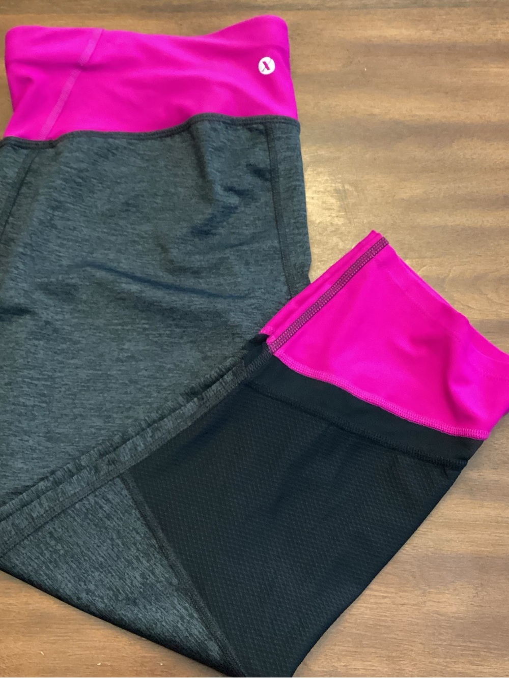 Exertion Fitted Ladies Workout Exercise Capri Pants Size L